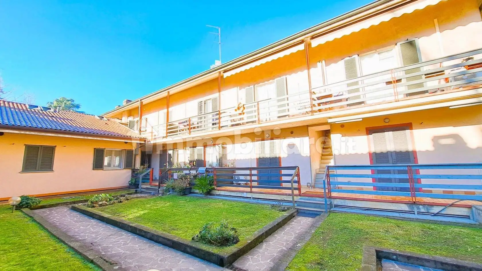 Trilocale via Pietro Paleocapa 45, Centro, Alzano Lombardo - foto 2