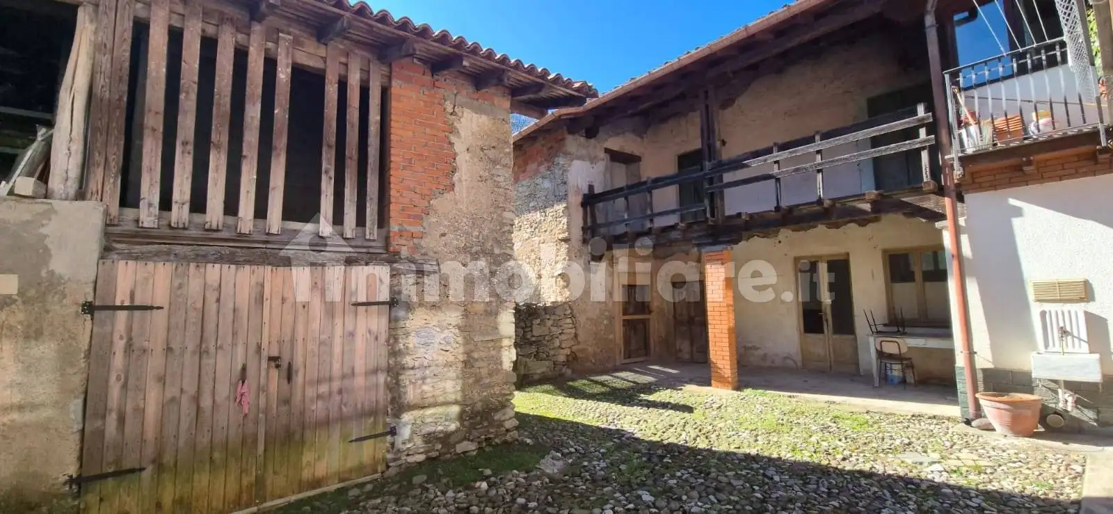 Rustico - Casale in vendita a Viggiù