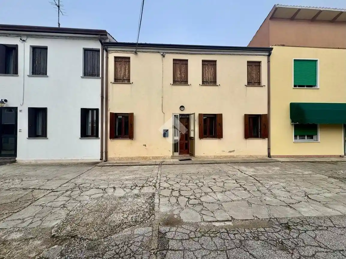 Casa indipendente in vendita a Rovigo