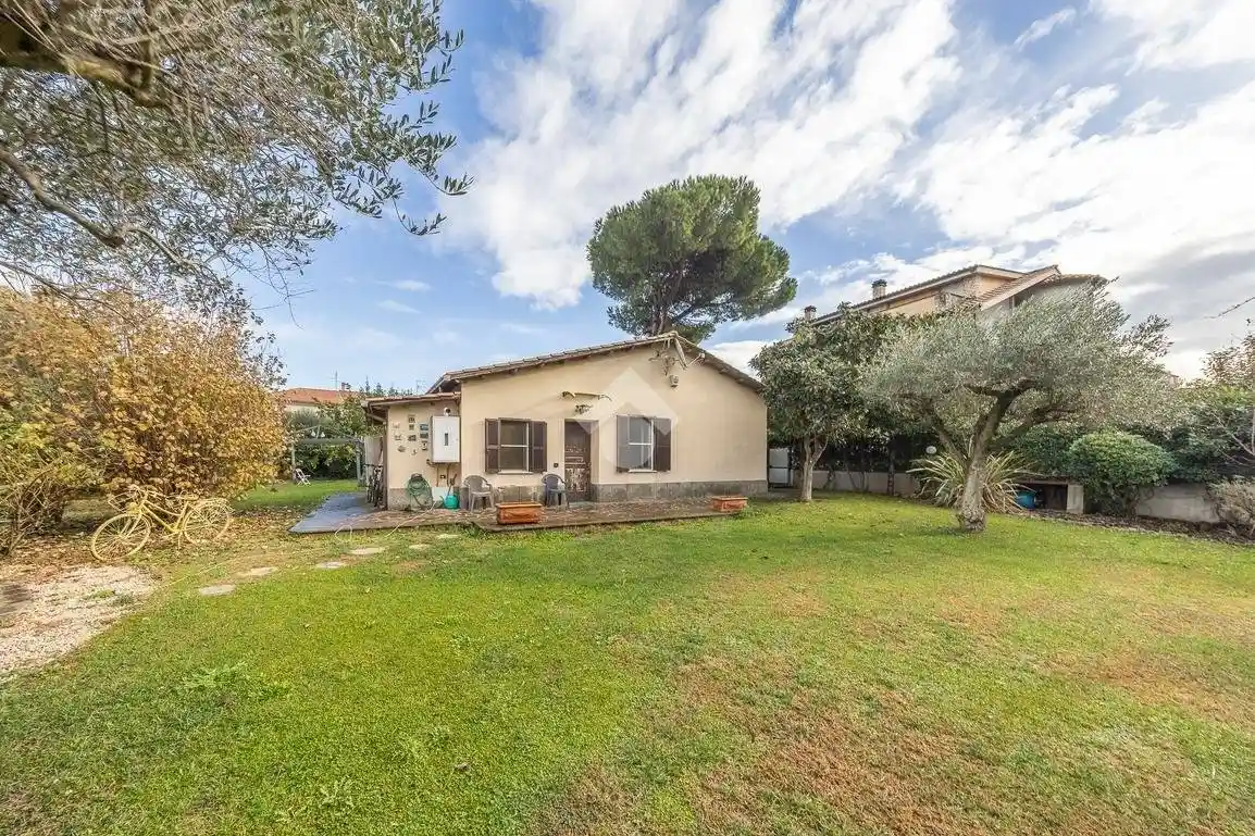 Villa unifamiliare via della Marranella di Marino 01, Morena, Roma - foto 2