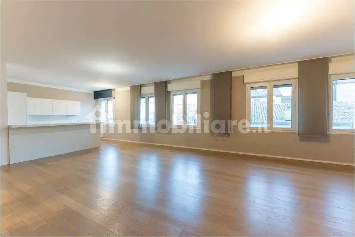 Appartamento ottimo stato, quarto piano, Centro Storico, Modena - foto 2