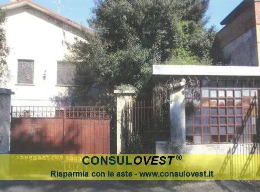 Villa in asta a Somma Lombardo