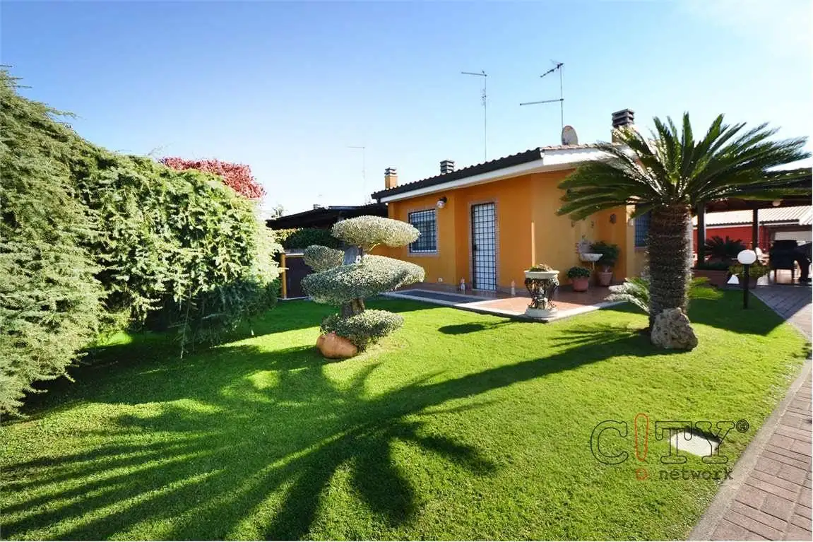 Villa in vendita a Pomezia