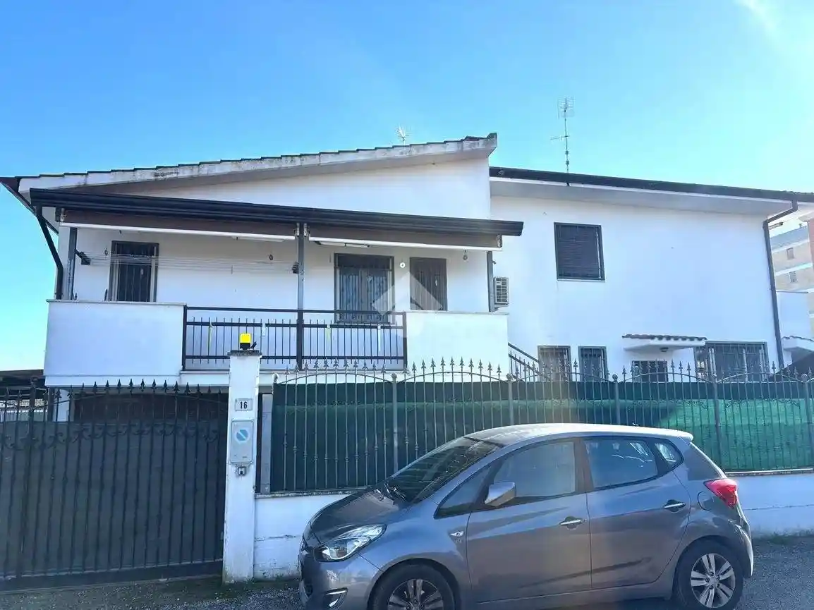 Villa in vendita a Latina