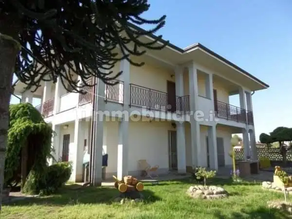 Villa in vendita a Villata