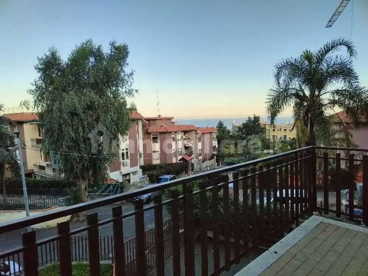 Appartamento in affitto a Aci Castello