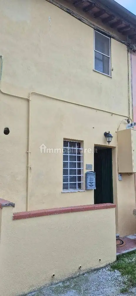 Casa indipendente in affitto a Cascina