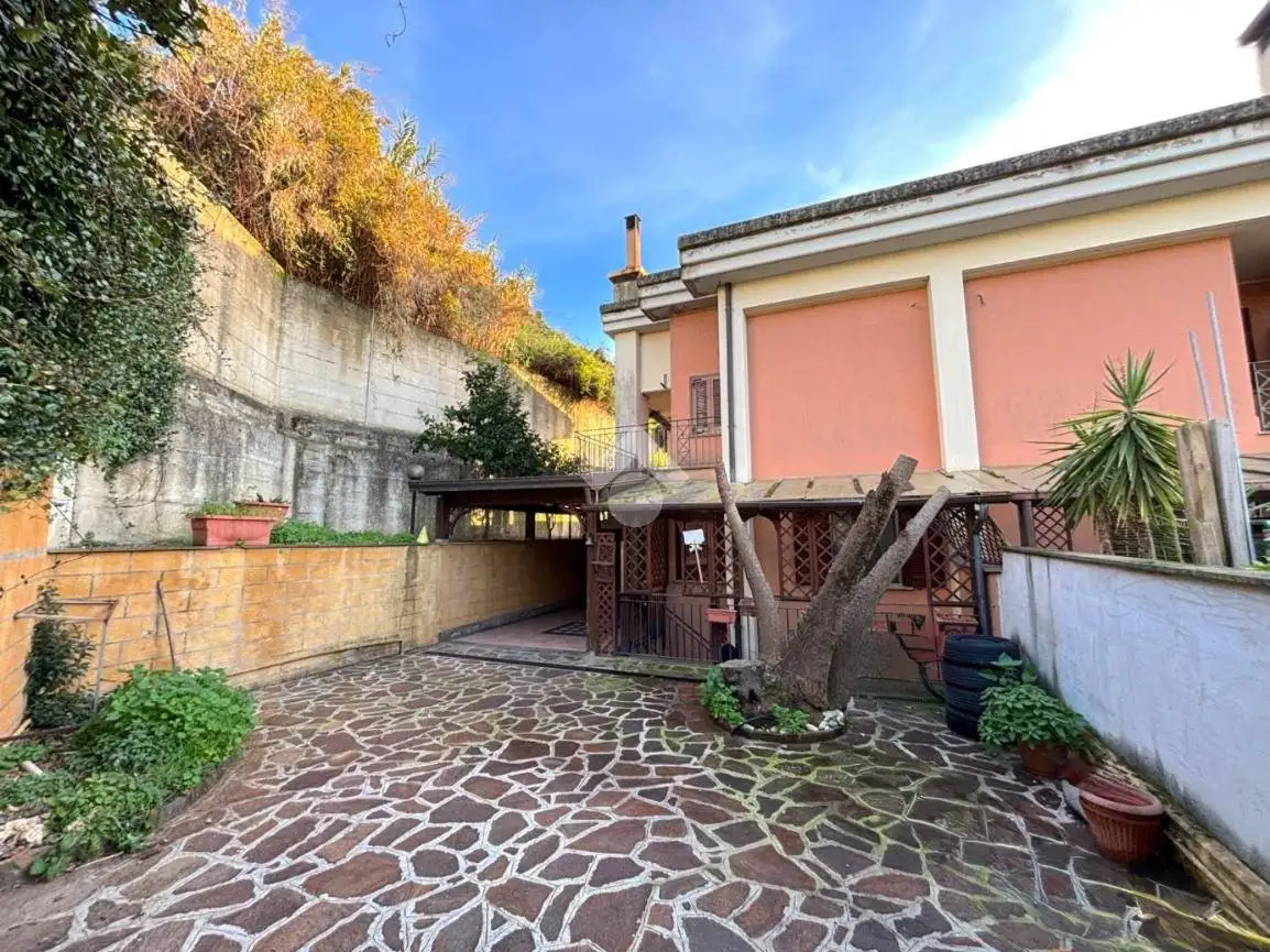 Villa in vendita a Genzano di Roma