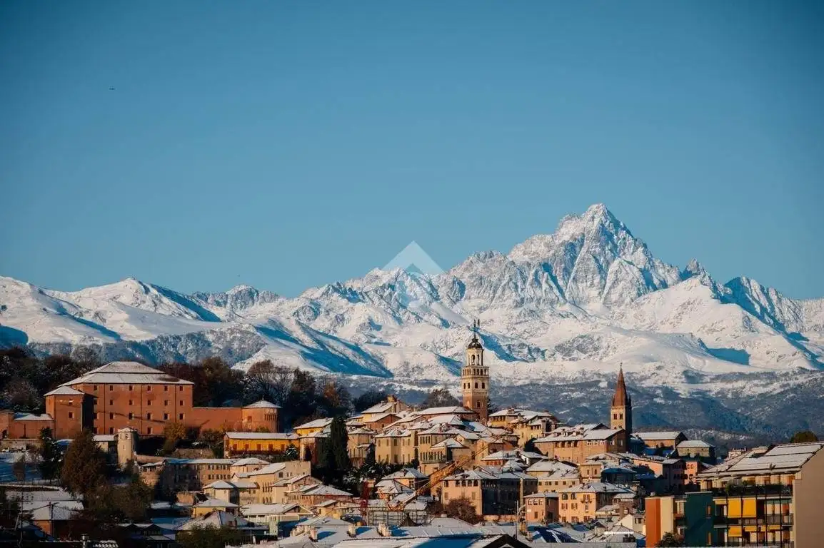 Trilocale via Alessandro Gatti 10, Centro, Saluzzo - foto 2