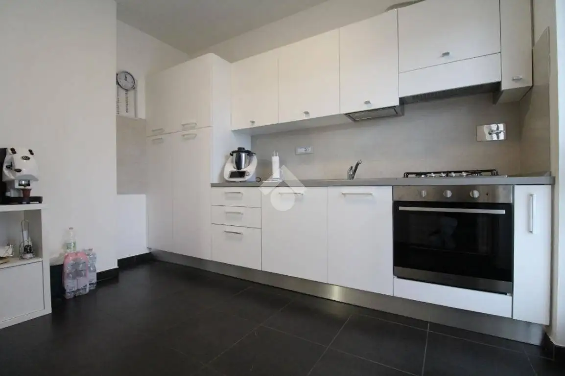 Trilocale via Alessandro Gatti 10, Centro, Saluzzo - foto 4