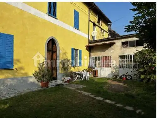 Casa indipendente in asta a Clavesana
