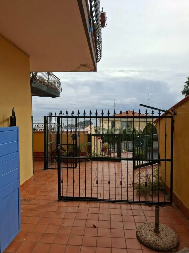 Appartamento in affitto a Aci Castello