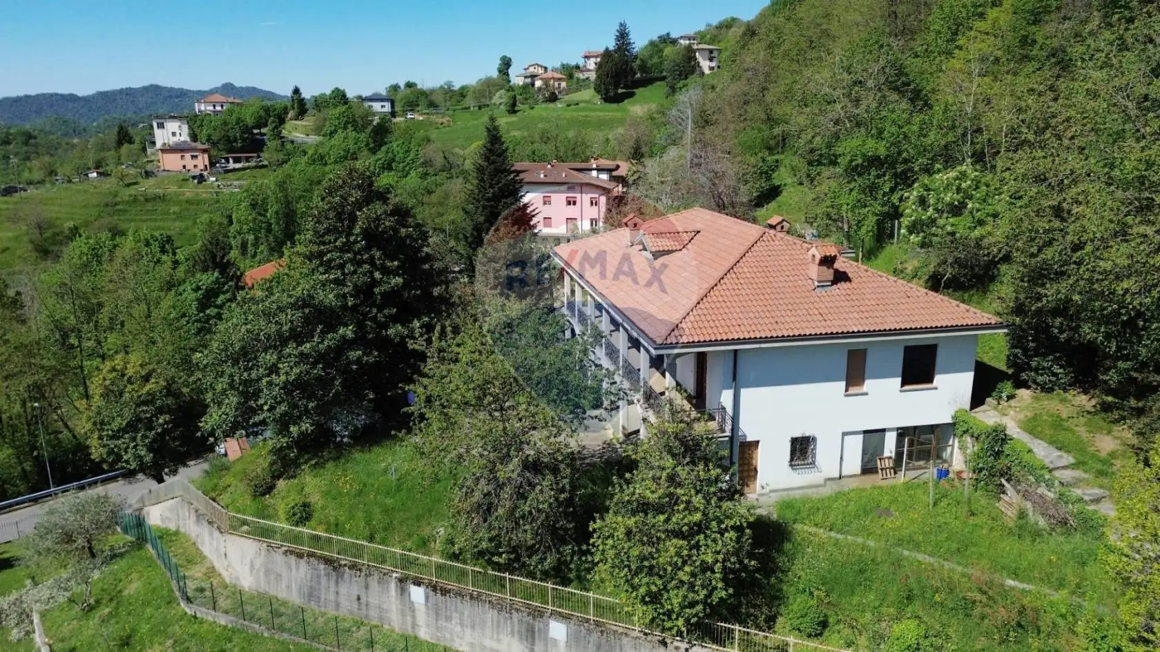 Villa unifamiliare, buono stato, 271 m², Almenno San Salvatore - foto 2