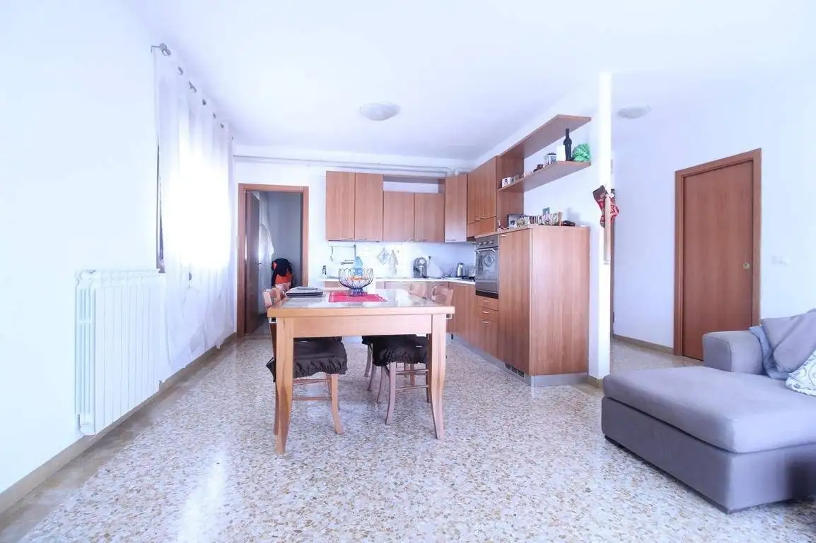 Trilocale via E. Fermi 4, Centro, Camisano Vicentino - foto 4