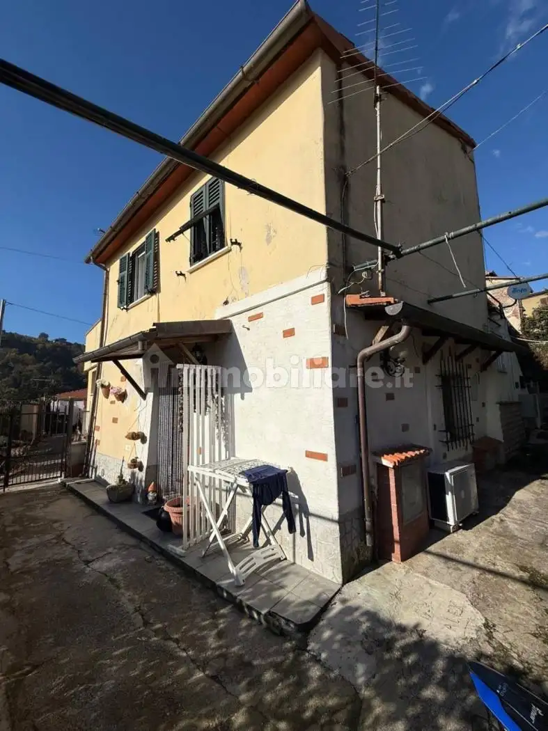 Casa indipendente in vendita a Massa