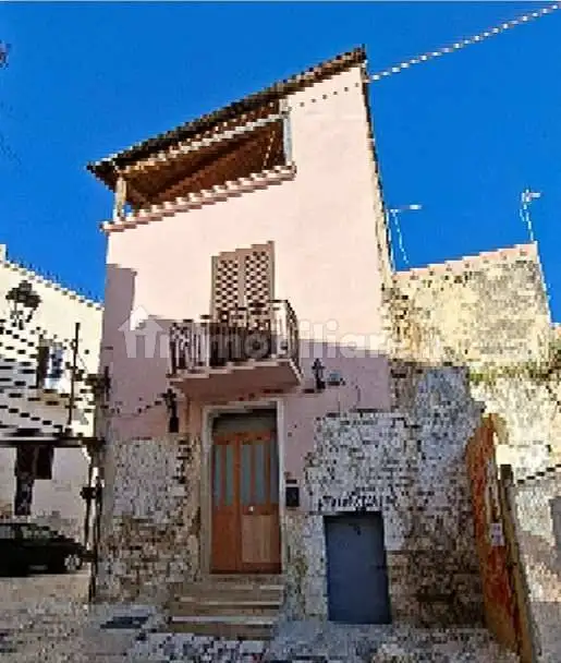 Palazzo - Stabile in asta a Andria