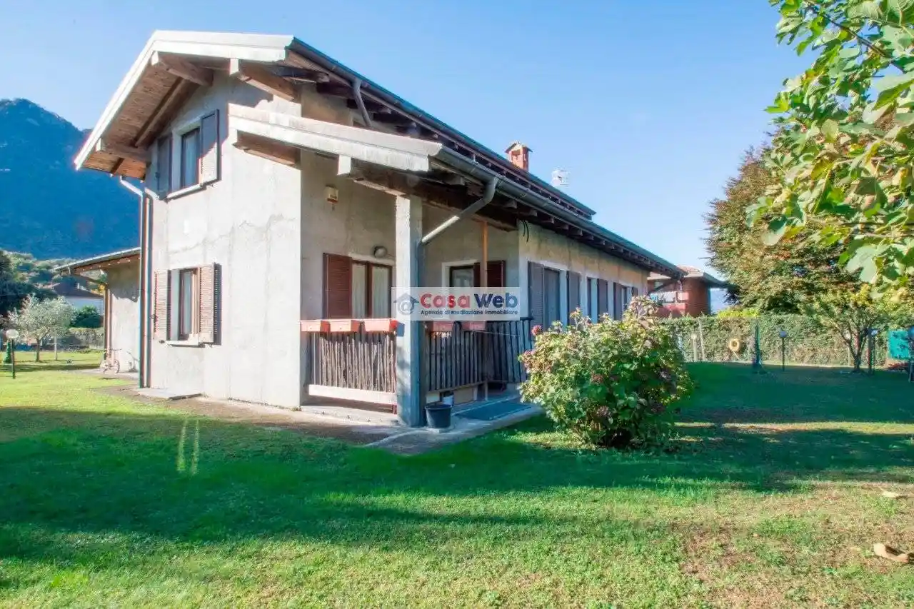 Villa in vendita a Castelveccana