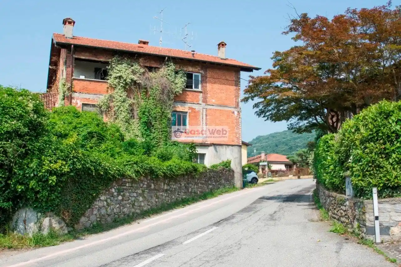 Rustico - Casale in vendita a Porto Valtravaglia