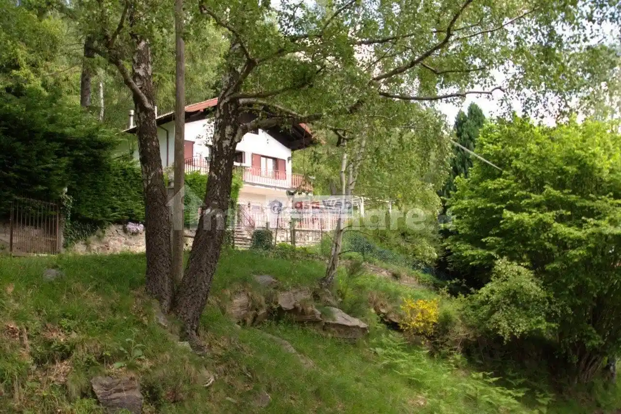 Villa in vendita a Maccagno con Pino e Veddasca