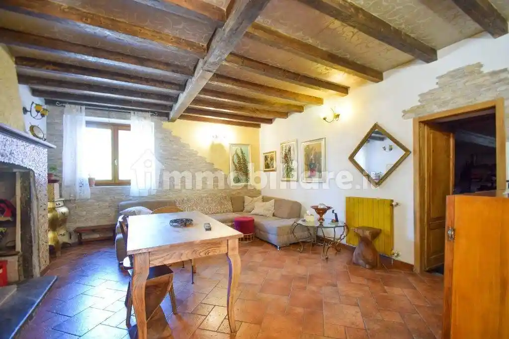 Villa in vendita a Montegrino Valtravaglia