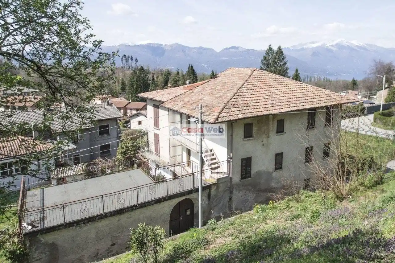 Villa in vendita a Montegrino Valtravaglia