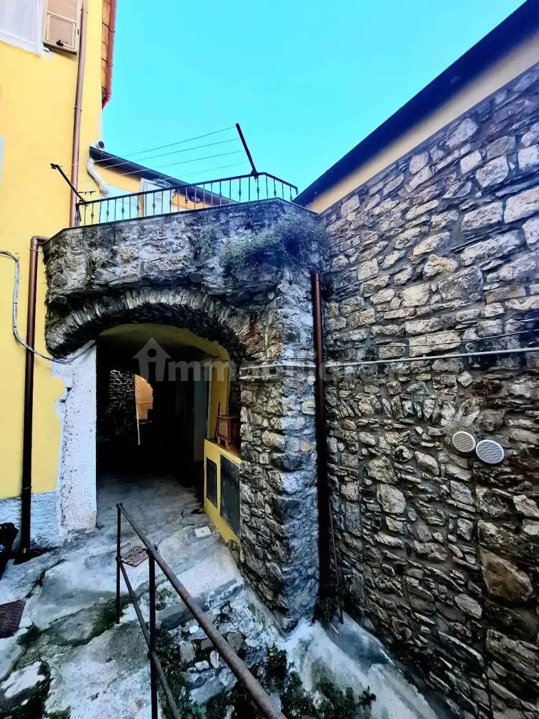 Casa indipendente in vendita a Santo Stefano di Magra