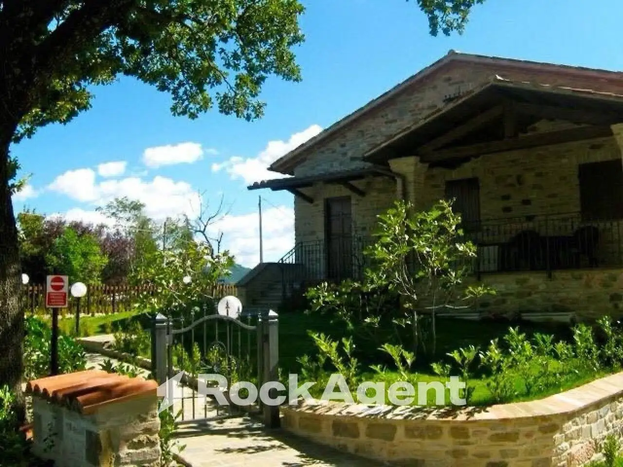Rustico - Casale in vendita a Frontone