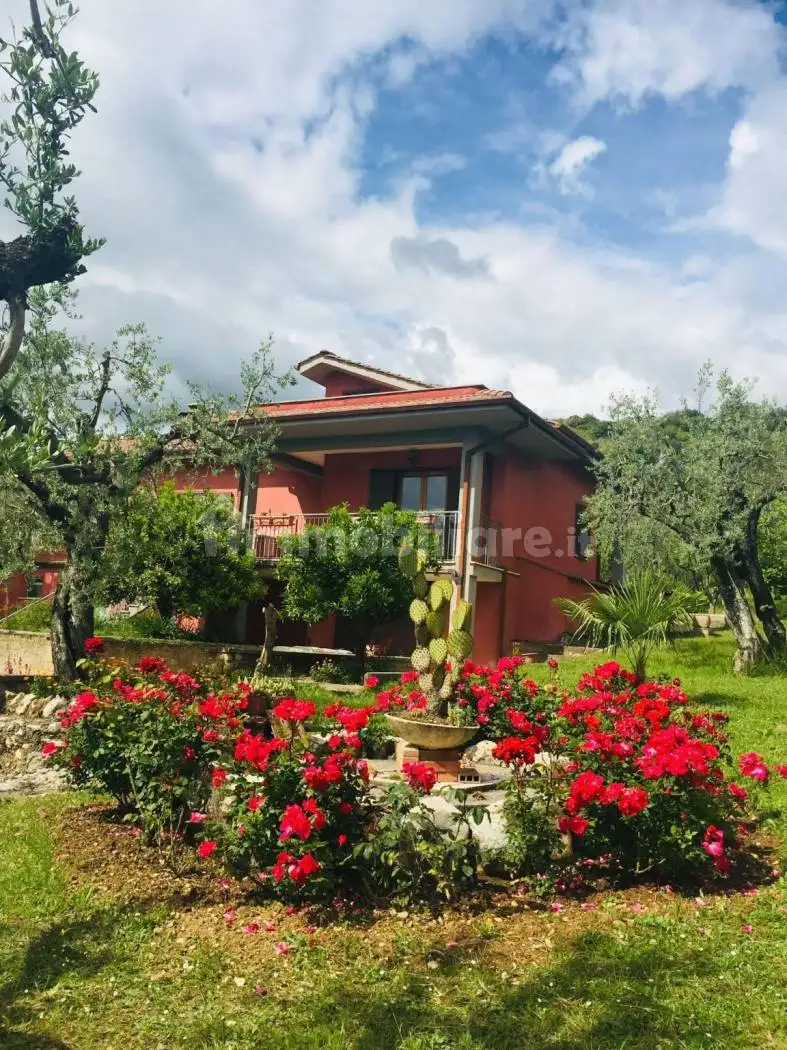 Villa in vendita a Fara in Sabina