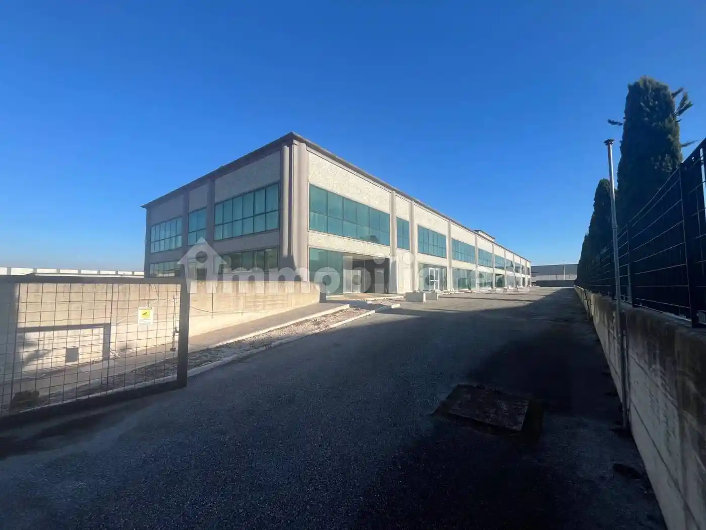Palazzo - Edificio in vendita a Pomezia