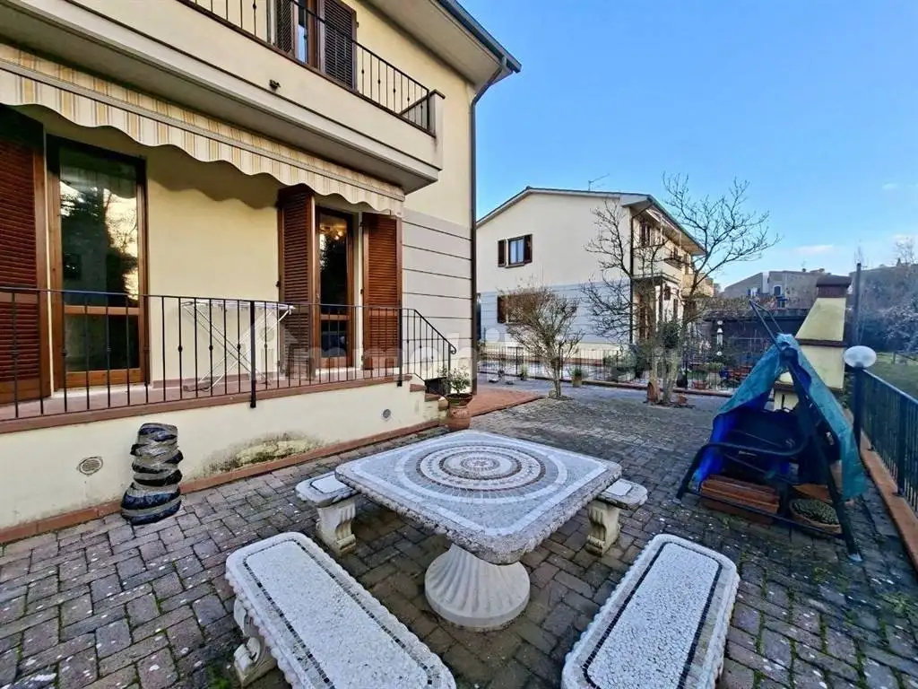 Appartamento in vendita a Bucine