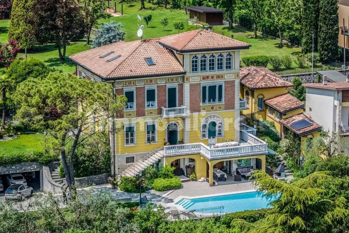 Villa in vendita a Roè Volciano