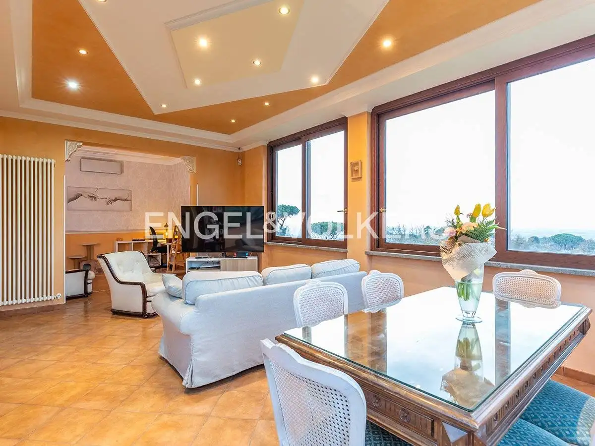 Villa in vendita a Marino