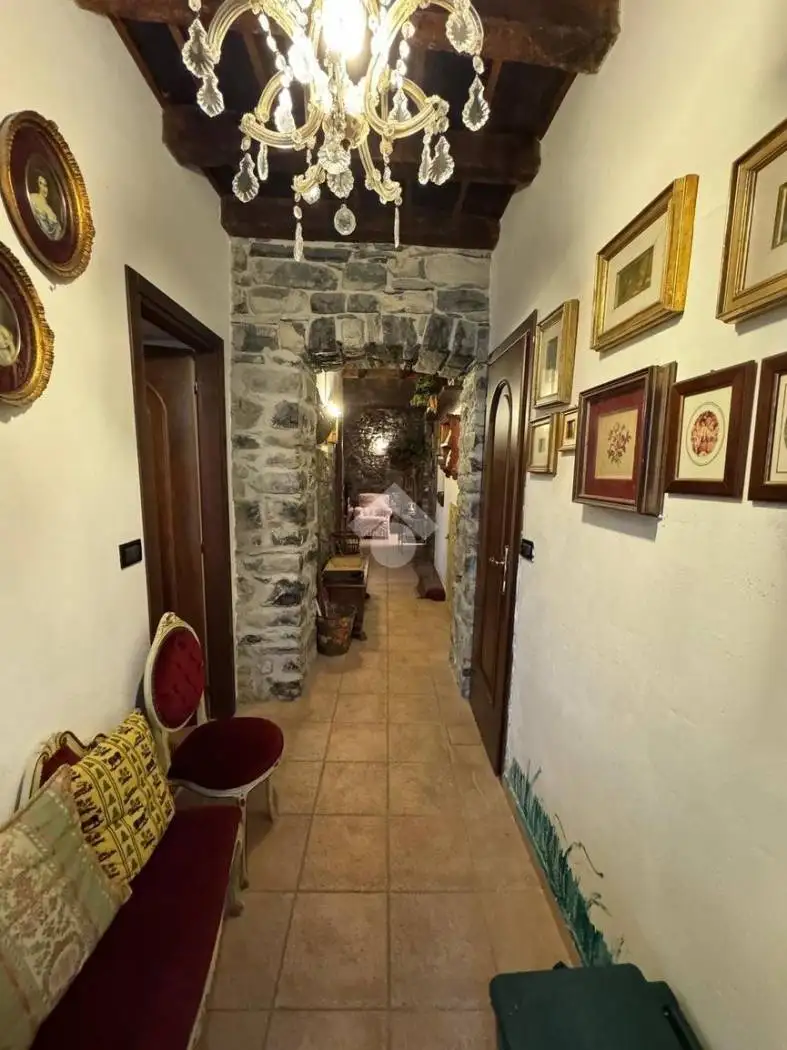 Trilocale via San Fedele 16, Castiglione D'Intelvi, Centro Valle Intelvi - foto 2