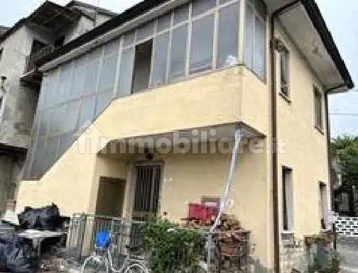 Casa indipendente in asta a Piozzano
