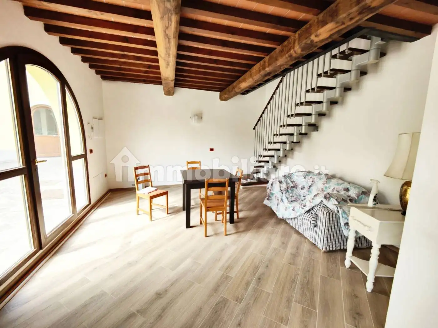 Casa indipendente in affitto a Montevarchi