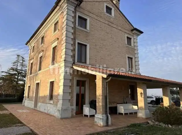 Villa in asta a Montegiorgio