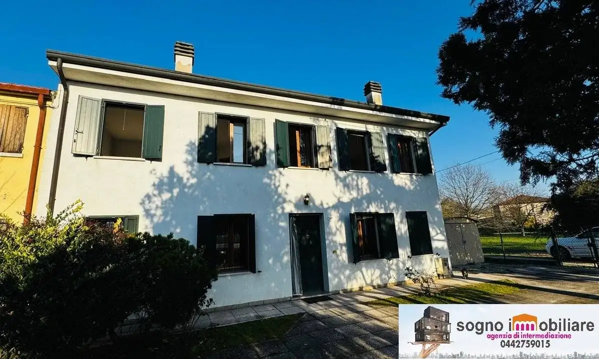 Villa in vendita a Castelnovo Bariano
