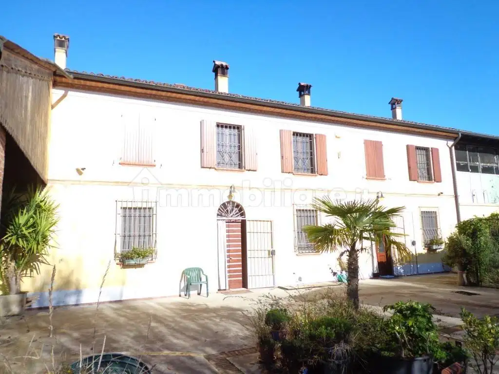 Villa in vendita a Azzanello