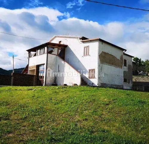 Casa indipendente in vendita a Montebello di Bertona
