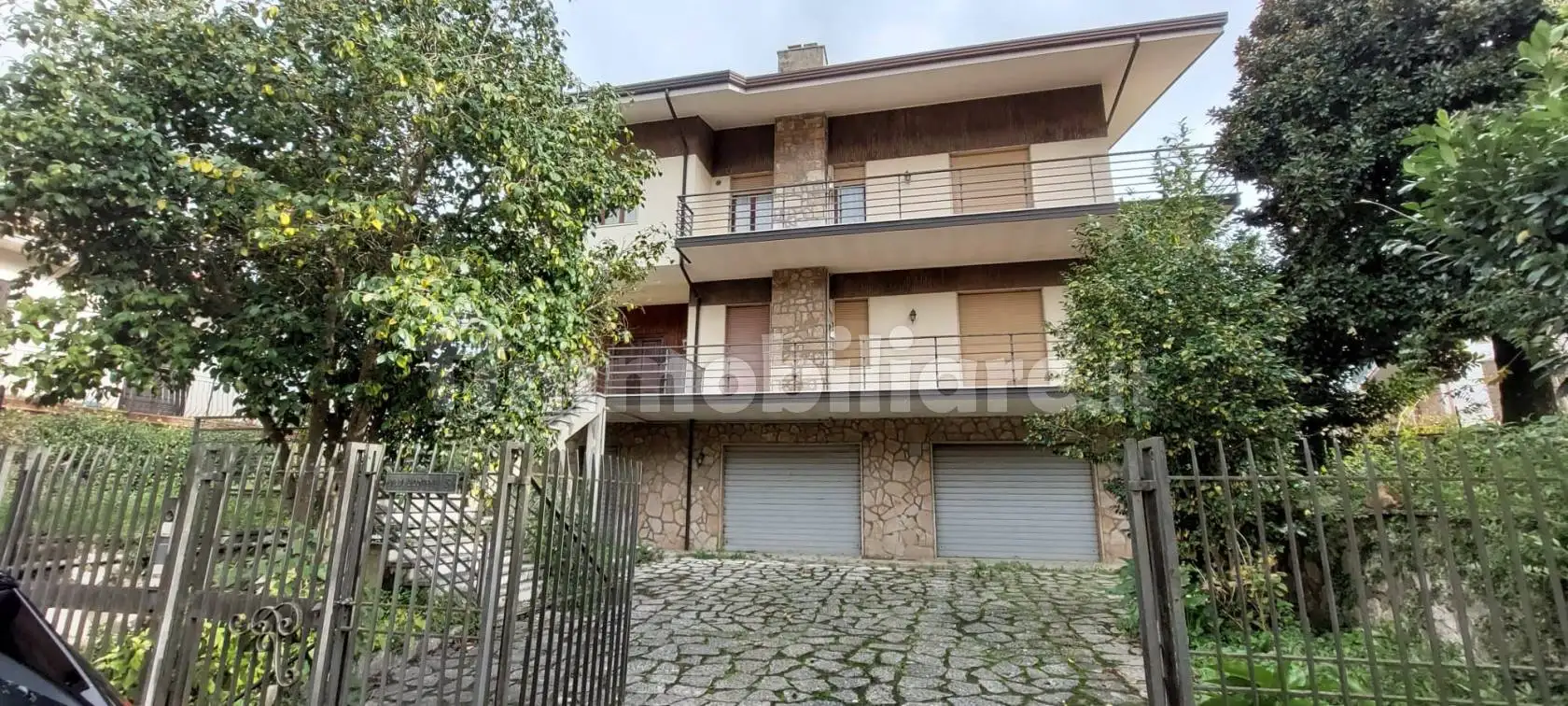 Appartamento in vendita a Contrada