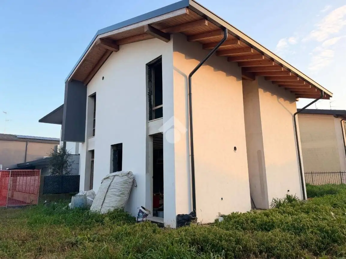 Villa in vendita a Verolavecchia