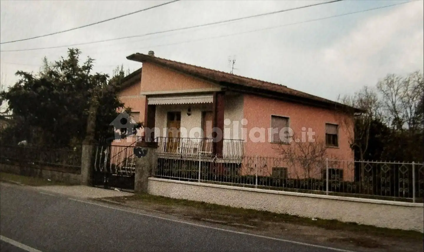 Casa indipendente in vendita a Massa