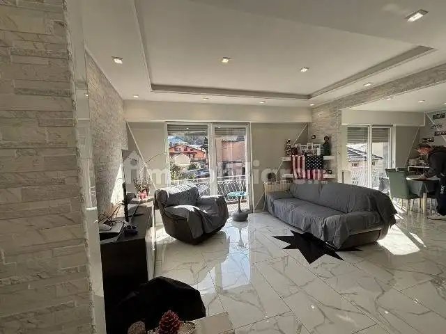 Trilocale ottimo stato, primo piano, Centro, Cene - foto 3