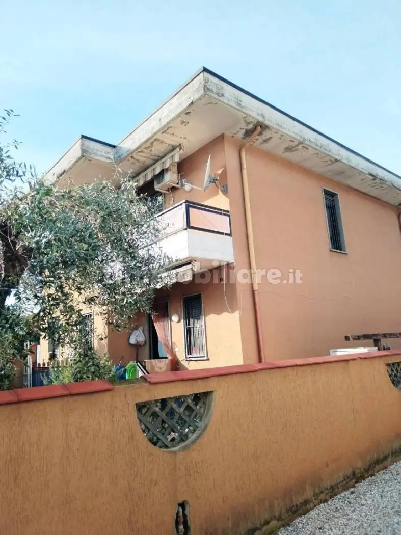 Villetta a schiera in vendita a Massa