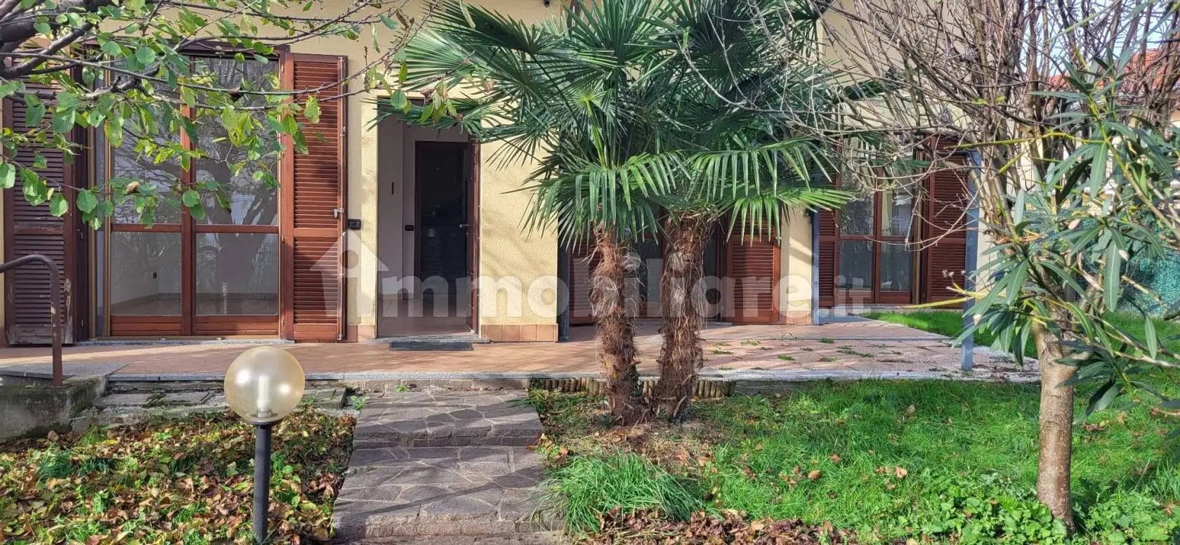 Villa in vendita a Lonate Pozzolo