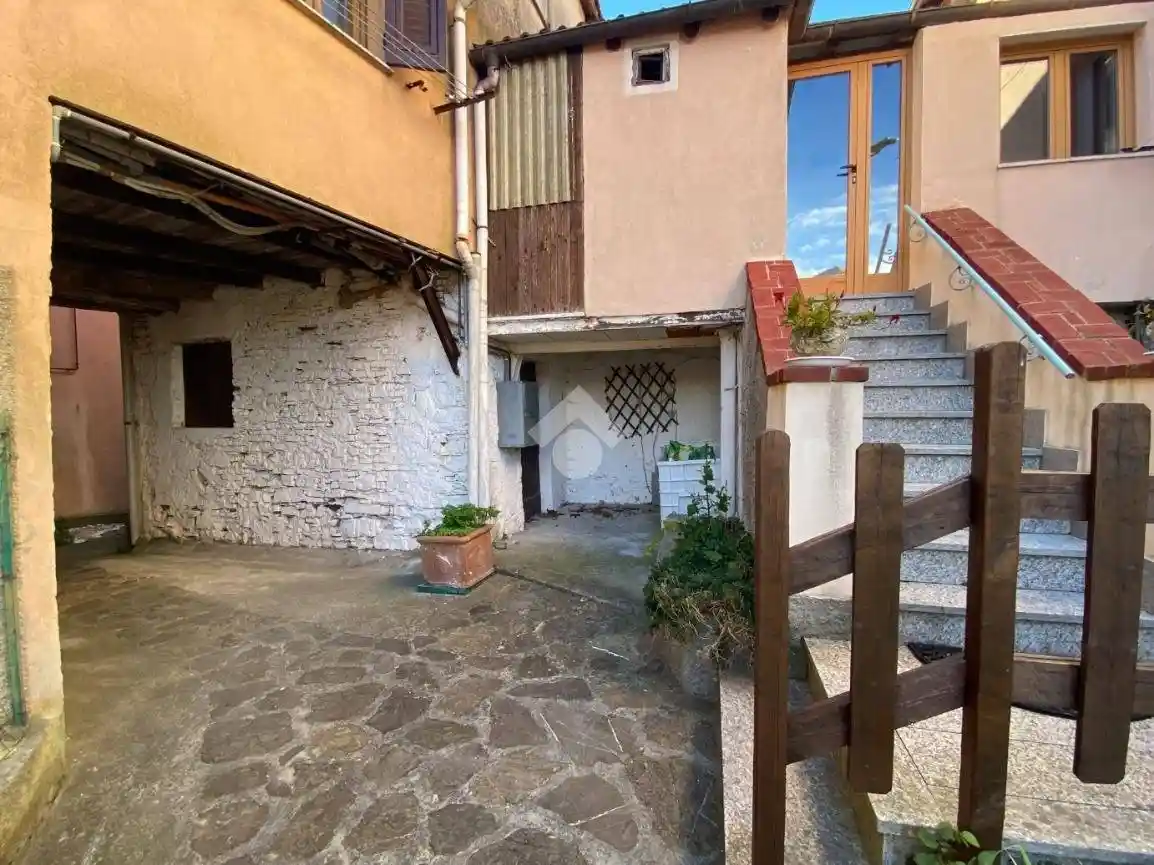 Casa indipendente in vendita a Serra Riccò