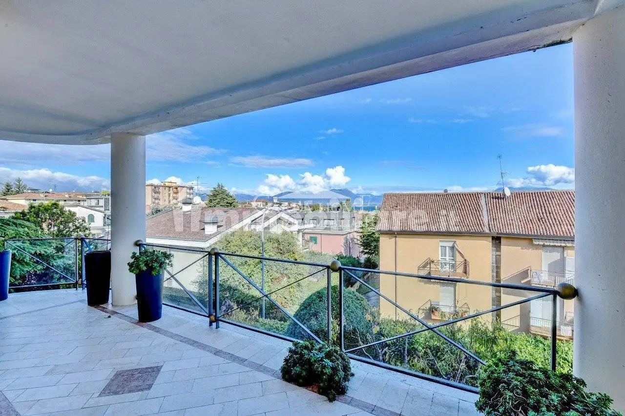 Appartamento in vendita a Desenzano del Garda