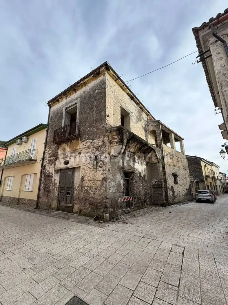 Palazzo - Edificio in vendita a Formicola