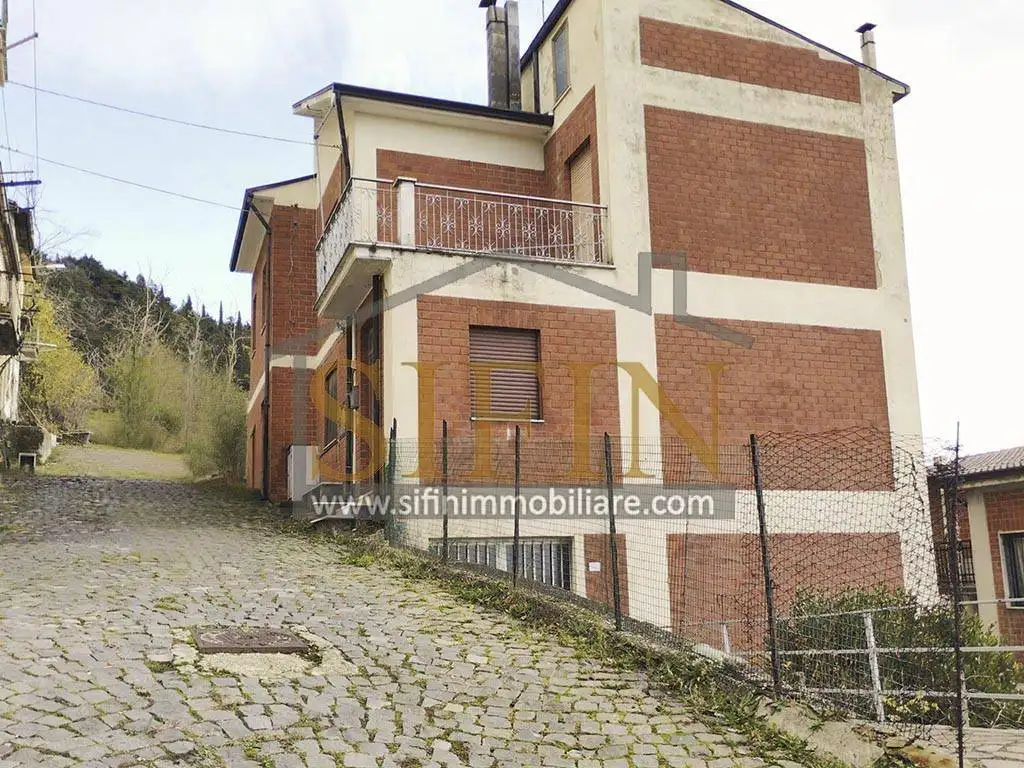 Palazzo - Edificio in vendita a Carife