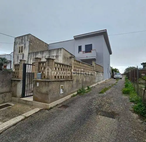 Palazzo - Edificio in vendita a Valderice